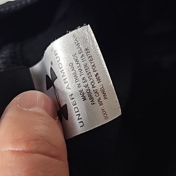 UNDER Armour medium black zip up jacket - Picture 7 of 7